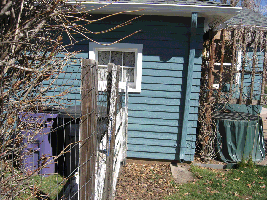 thompson-b4_fence_1.gif