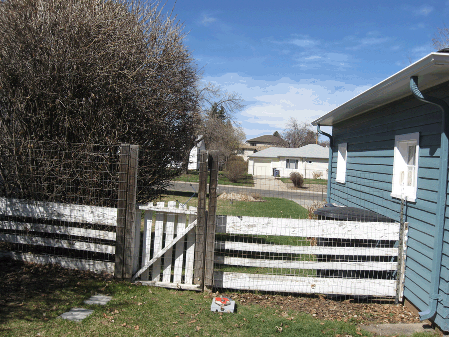thompson-b4_fence_2.gif
